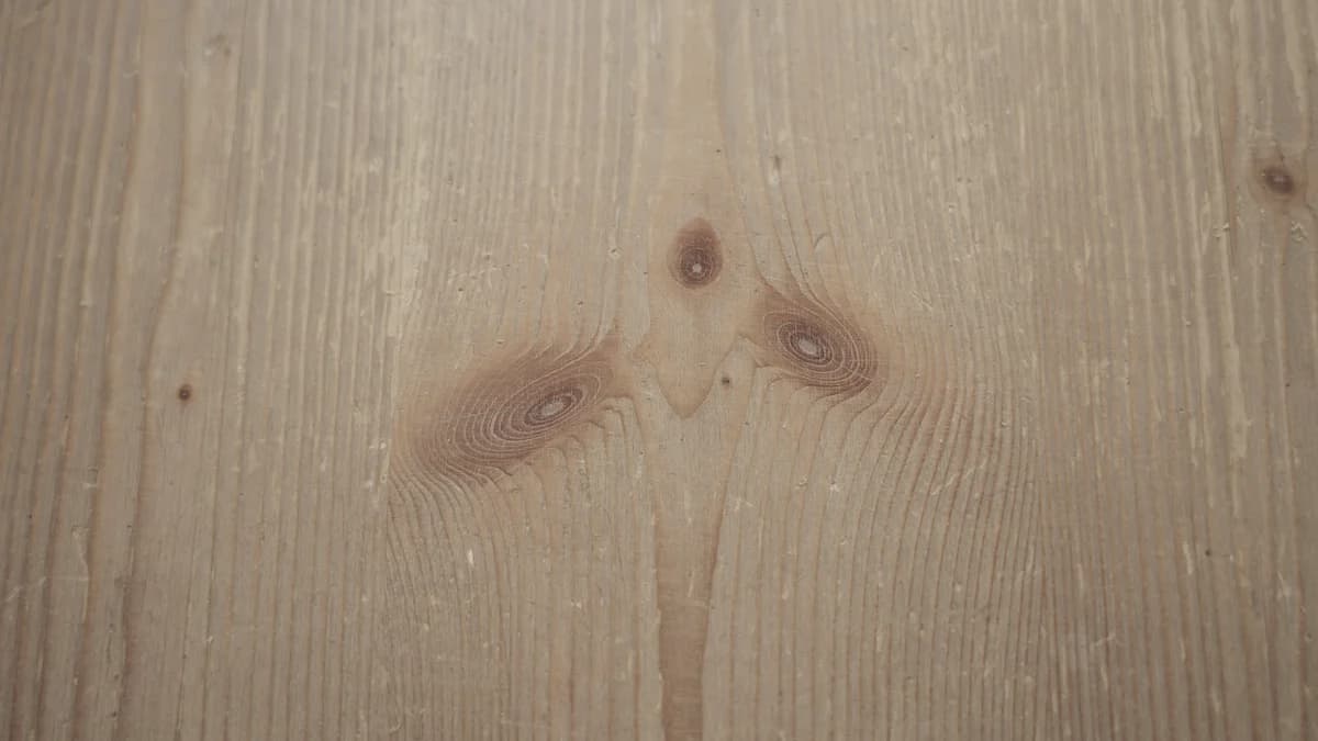 Abgenutzter Holzboden vorher